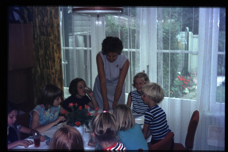 08.Delft aug 1972 Mama,Brigitte,Marion,Peter.JPG